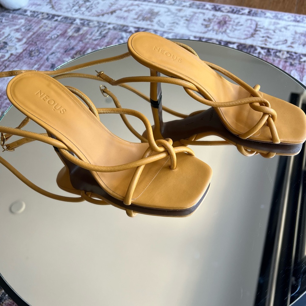 NEOUS Leather T-strap Sandal